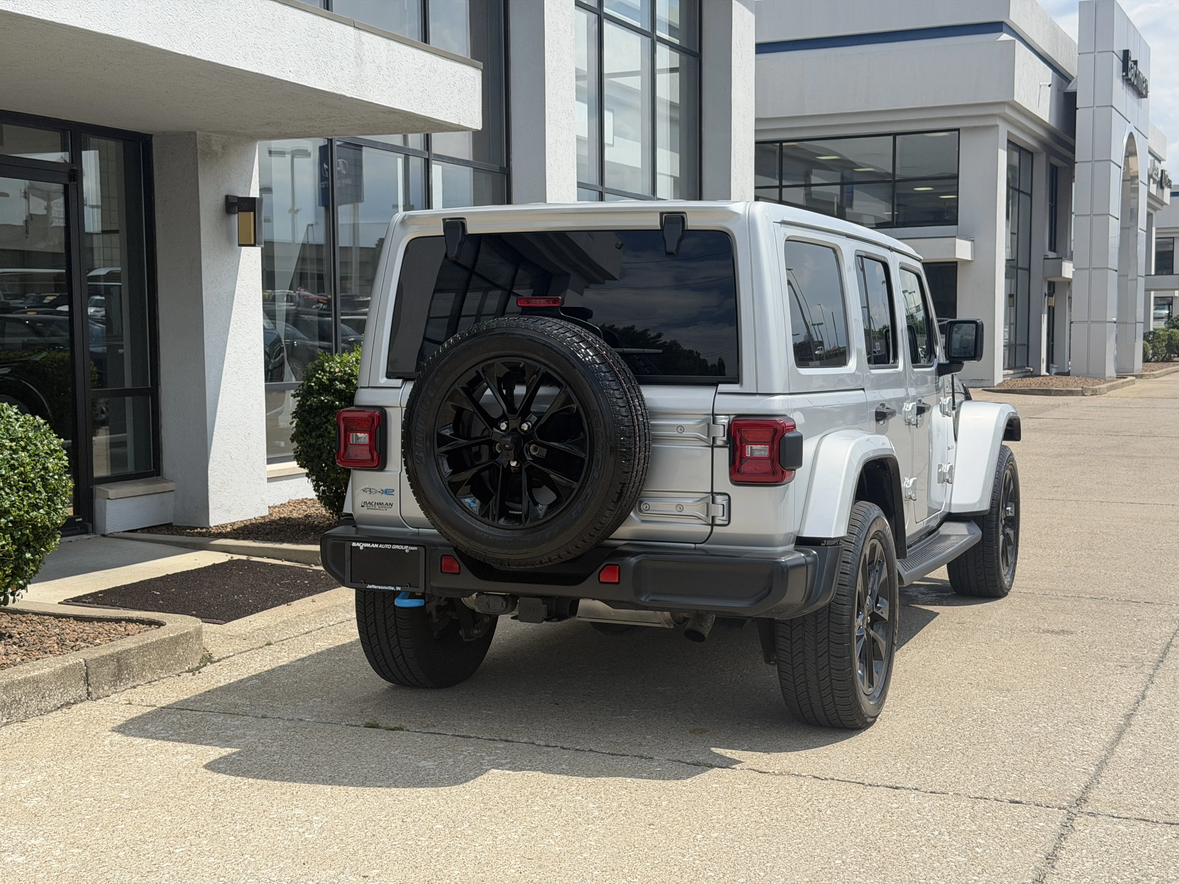Used 2022 Silver Zynith Clearcoat Jeep Unlimited Sahara image 46