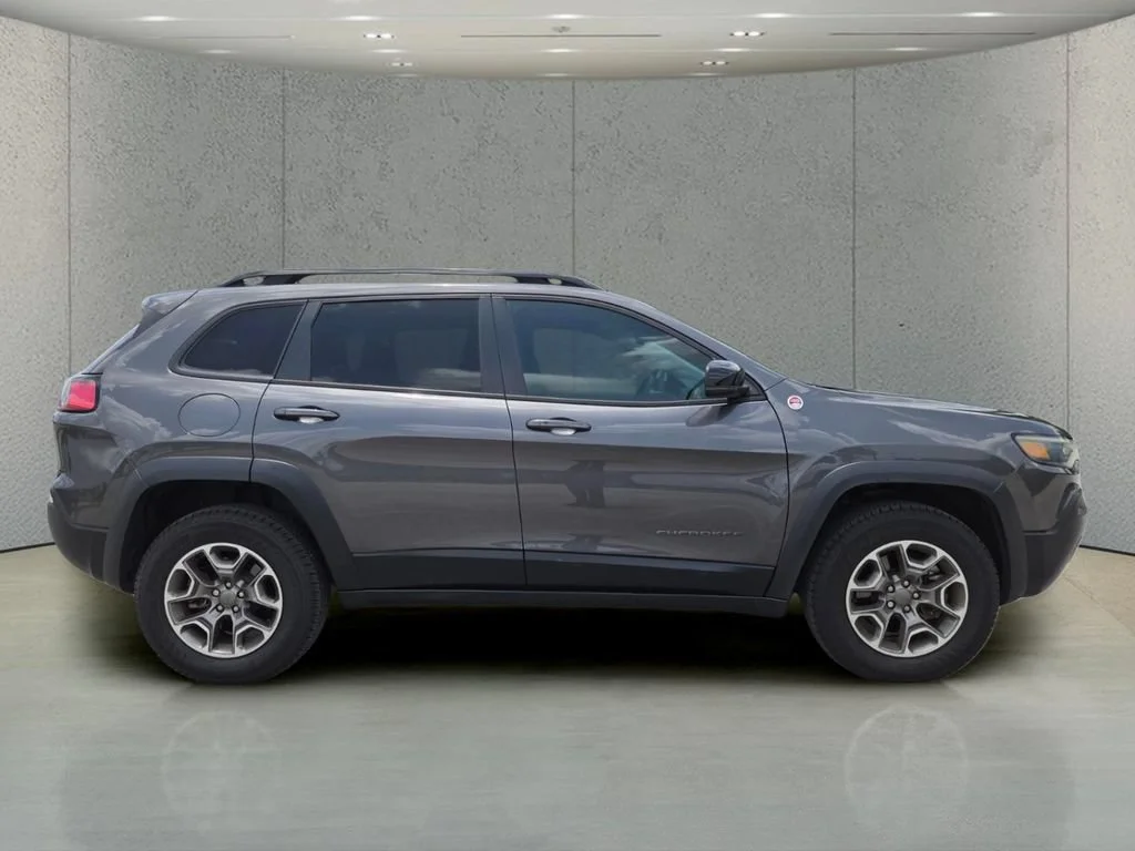 Used 2022 Granite Crystal Metallic Clearcoat Jeep Trailhawk image 3