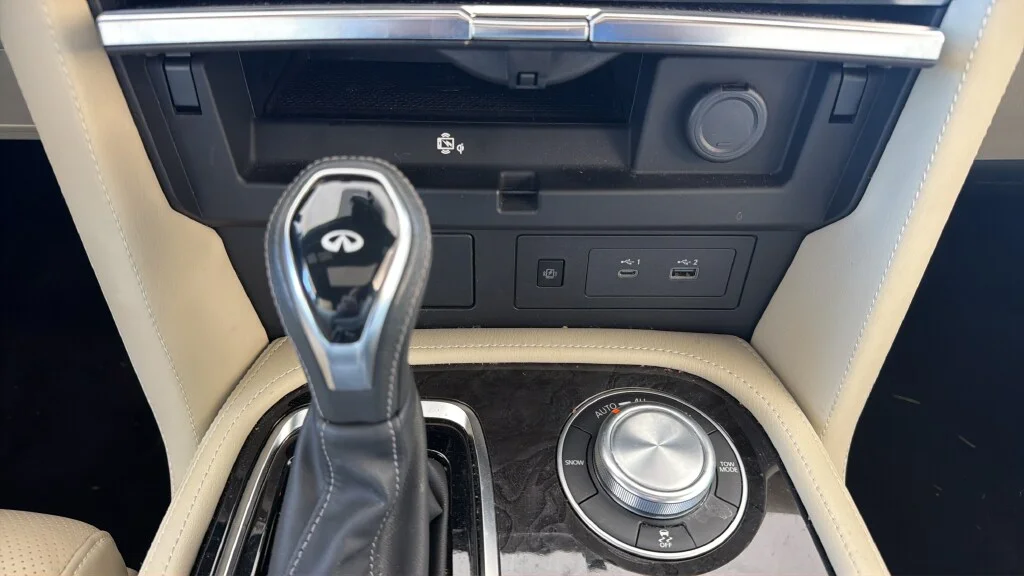 Used 2023 Moonstone White INFINITI Sensory image 21