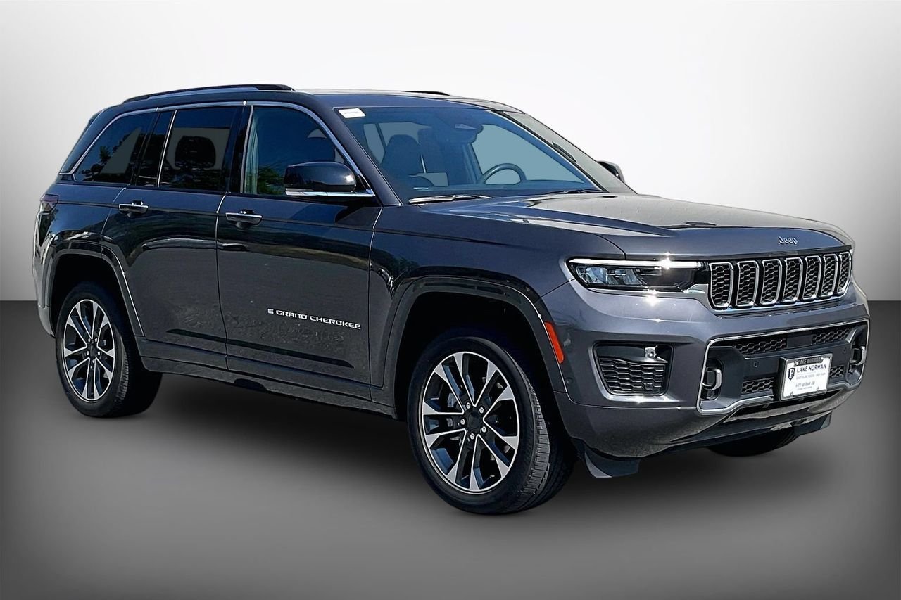 Used 2023 Gray Jeep Overland image 1