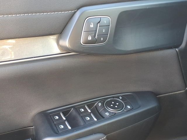 Used 2025 White Ford Lariat image 28