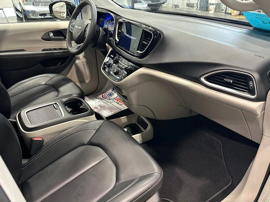 Used 2024 Blue Chrysler Touring L image 33