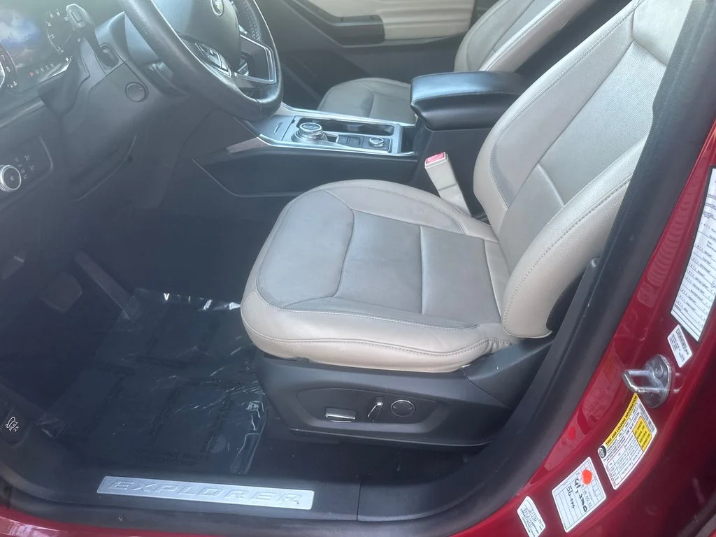 Used 2020 Red Ford Limited image 9