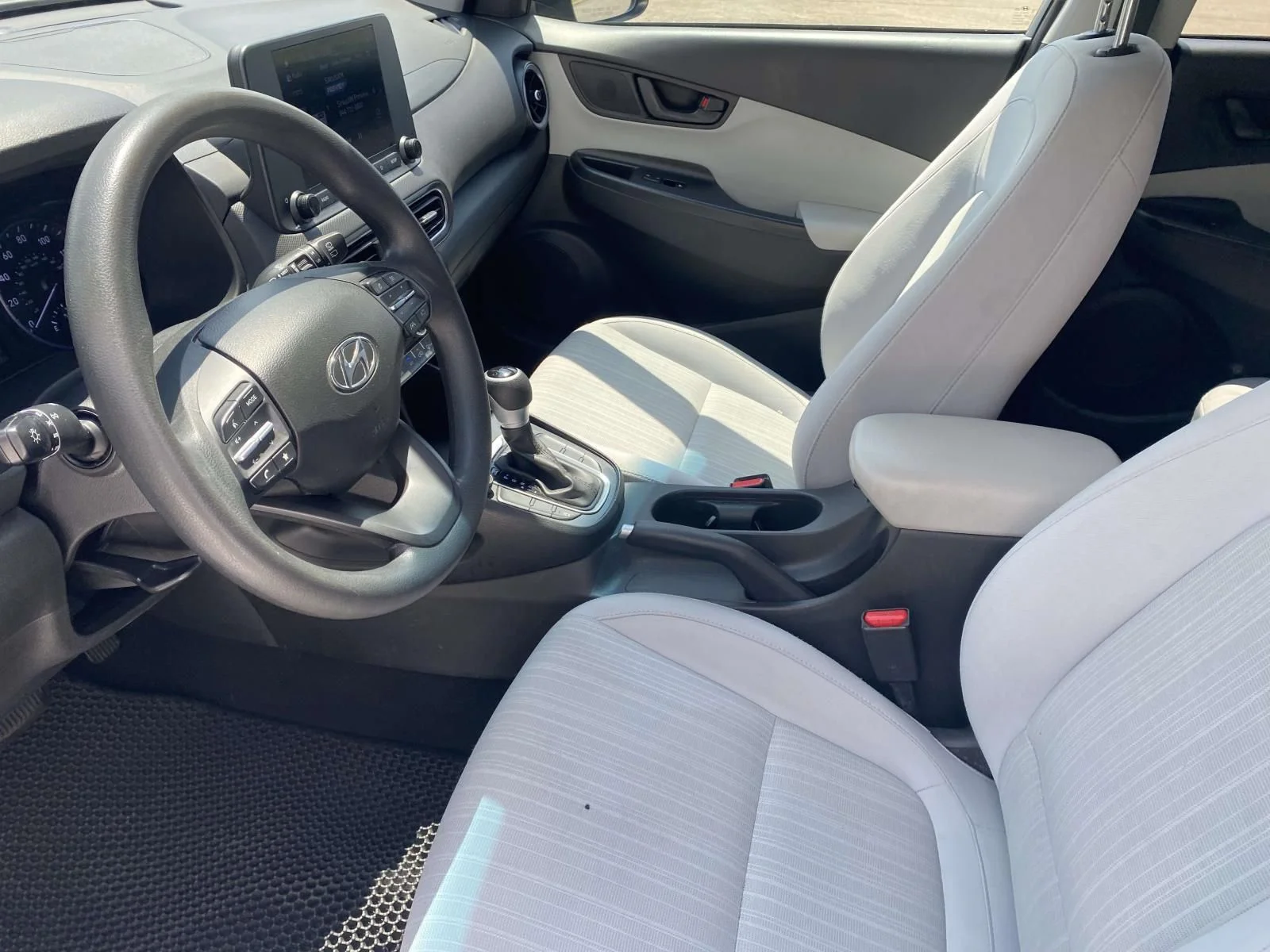 Used 2023 Silver Hyundai SEL image 13