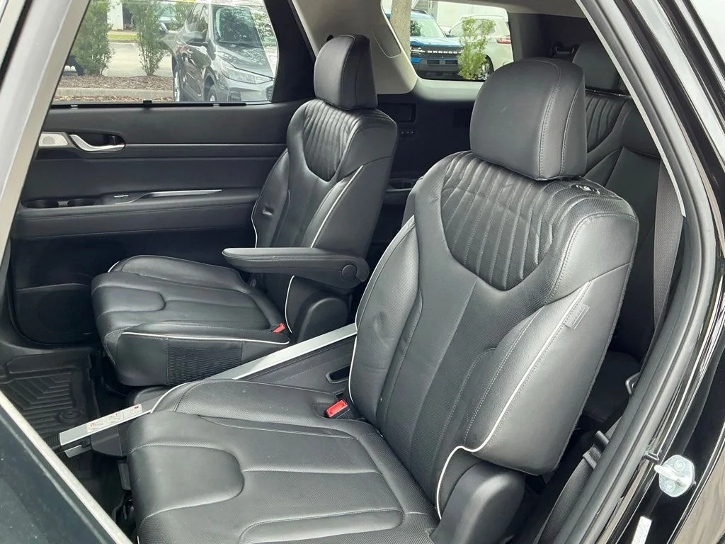 Used 2023 Black Hyundai Limited image 30