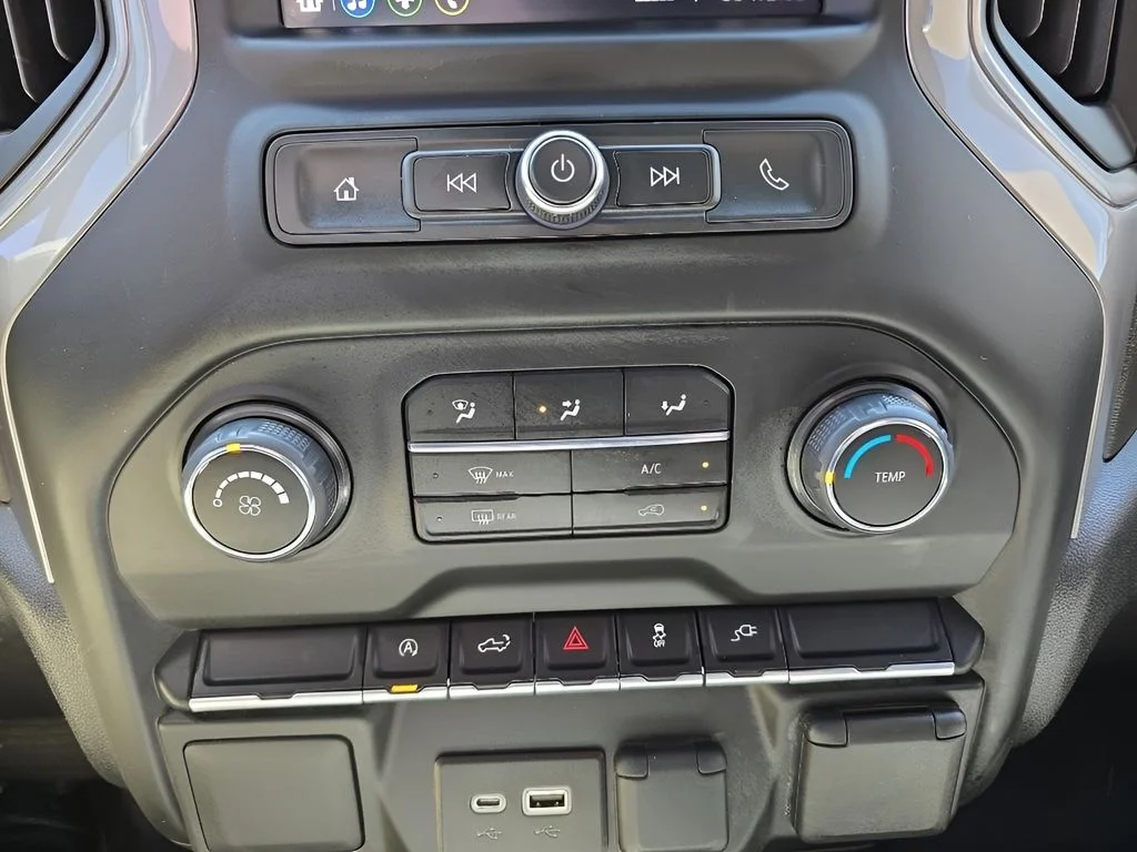 Used 2022 White Chevrolet Custom image 30