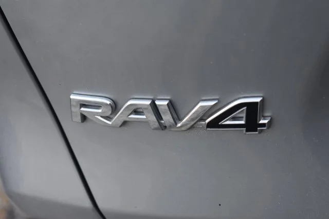 Used 2023  Toyota XLE image 14
