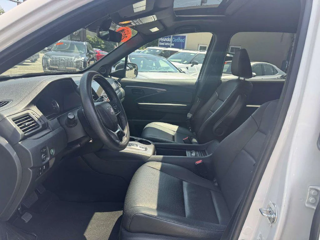 Used 2023 Platinum White Pearl Honda AWD EX-L image 17