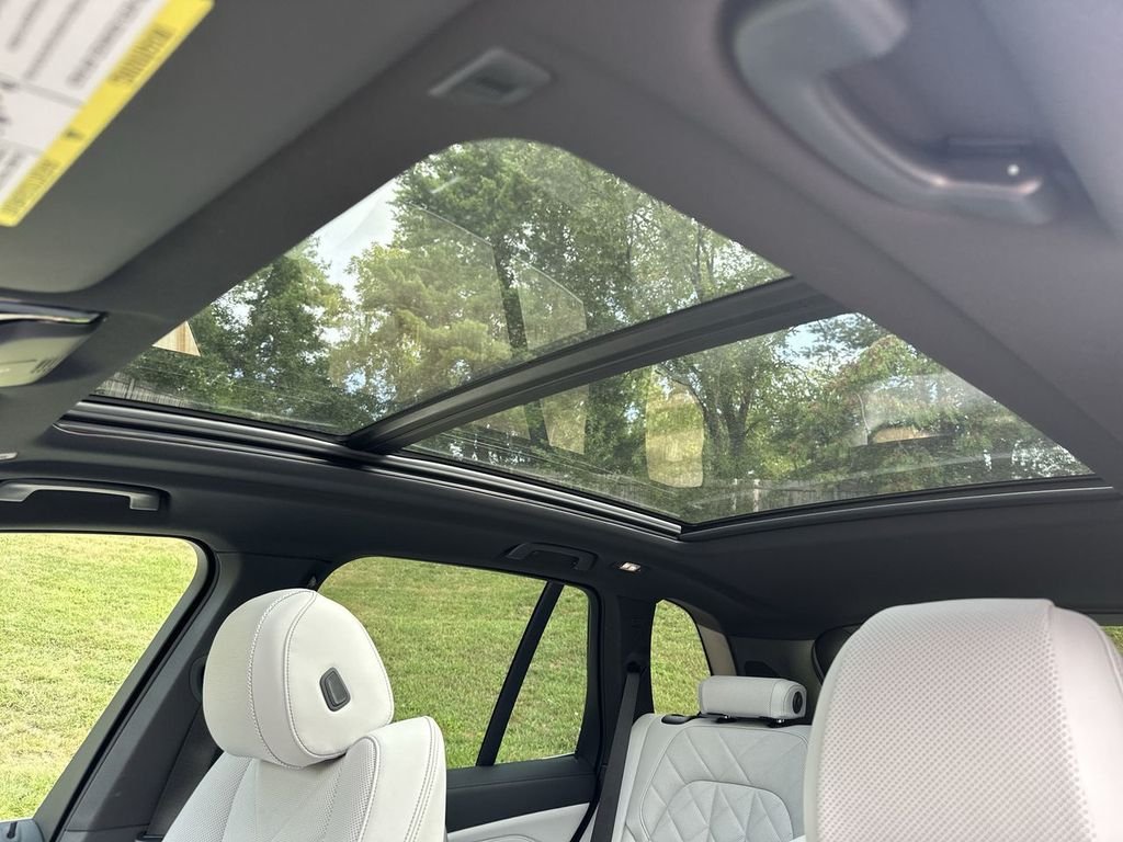Used 2024 White BMW xDrive40i image 45