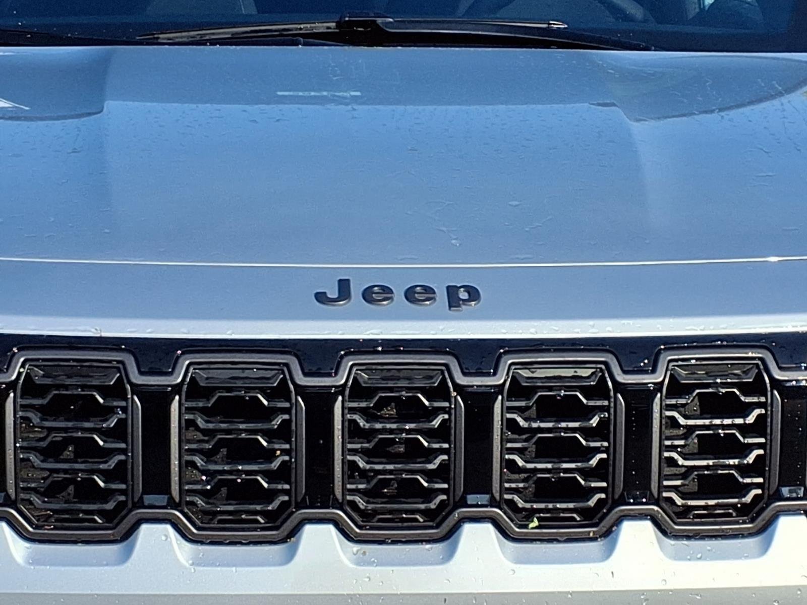 New 2026 Silver Zynith Clearcoat Jeep Laredo image 13
