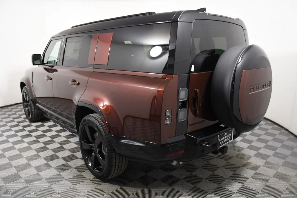New 2026 Sedona Red Land Rover X-Dynamic SE image 9