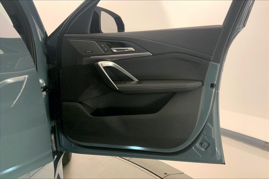 Used 2026 Cape York Green Metallic BMW  image 25