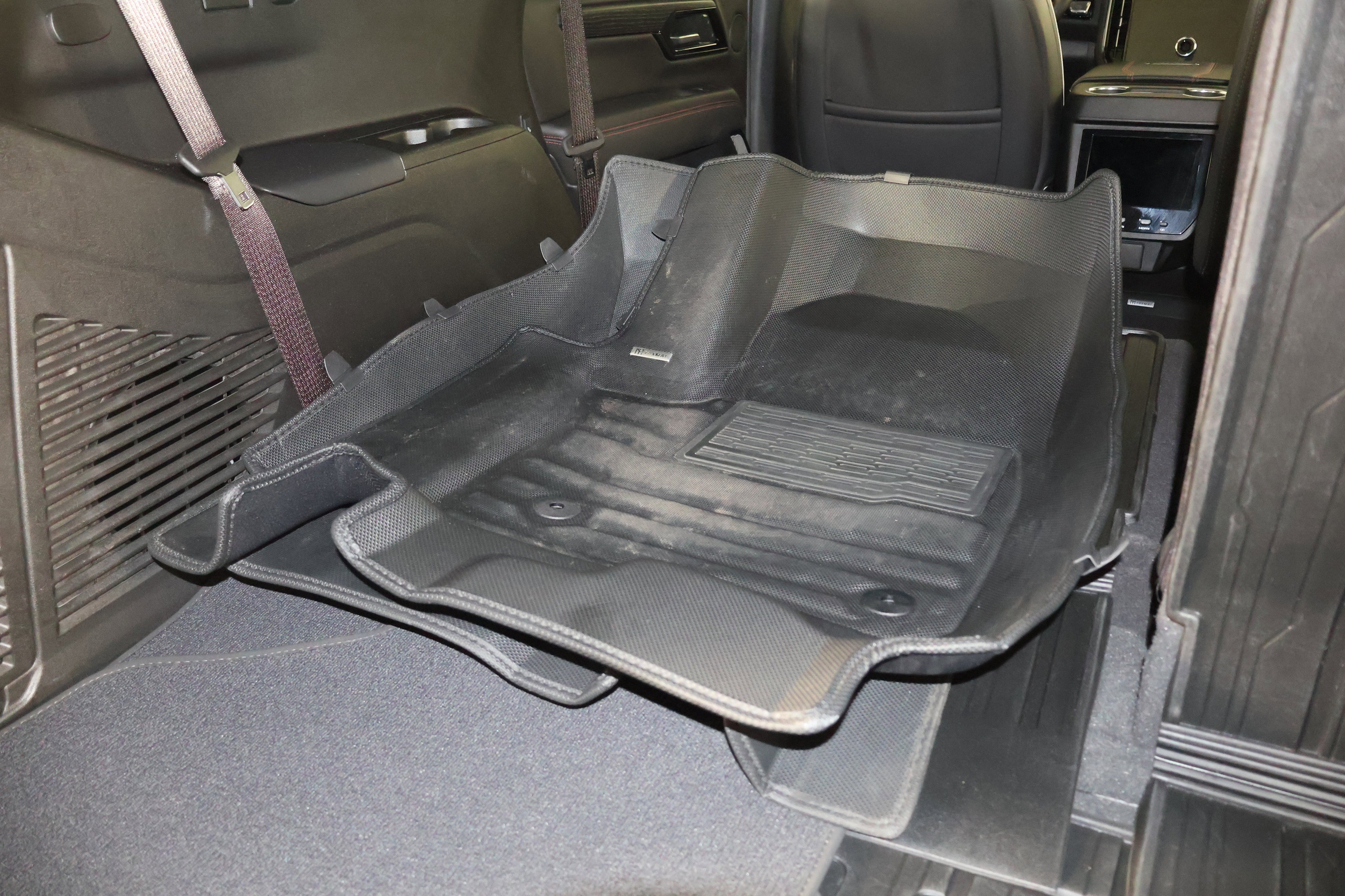 2025 GMC Yukon AT4 Ultimate - Photo 57