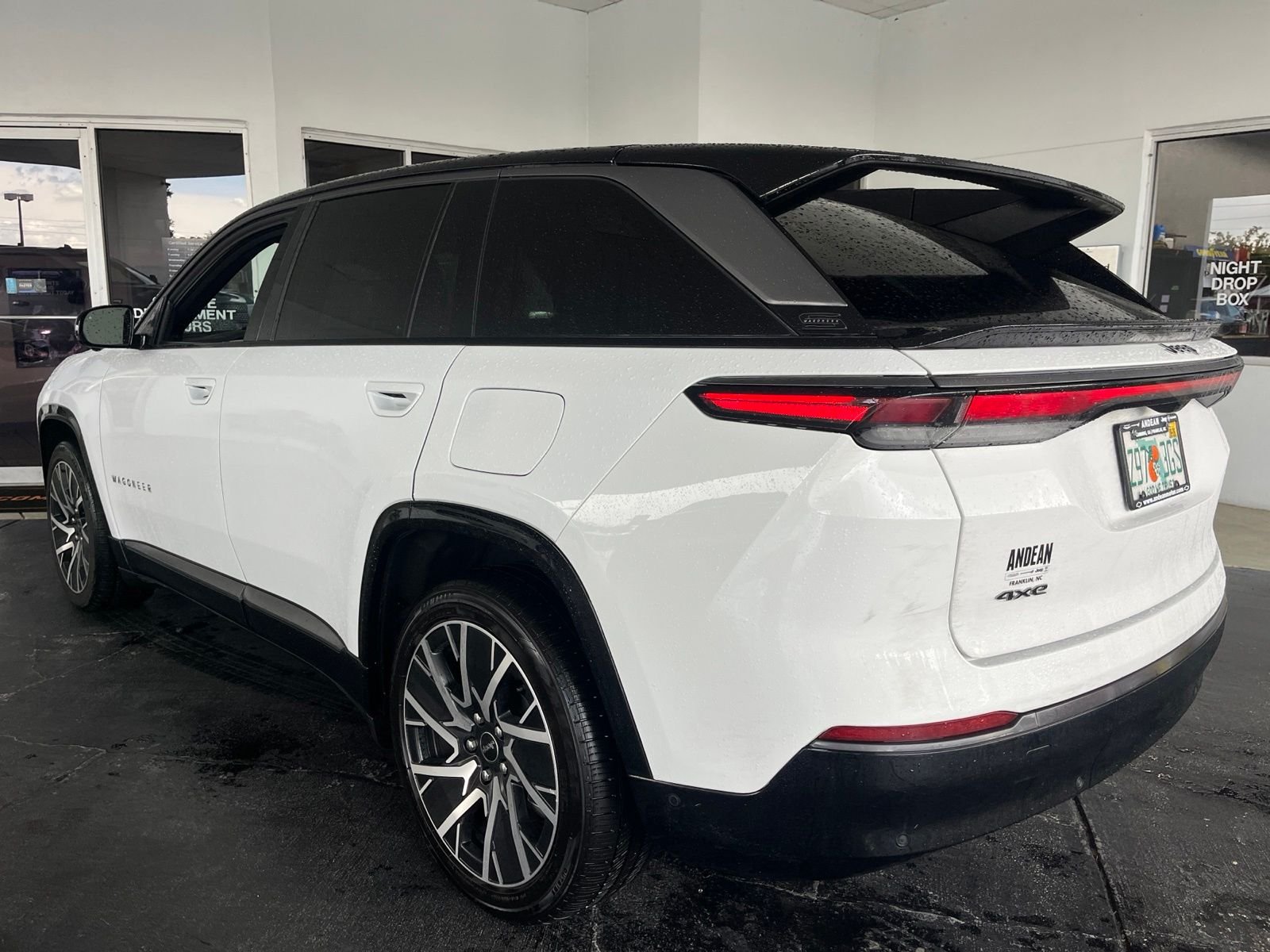 Used 2025 White Jeep Limited image 2
