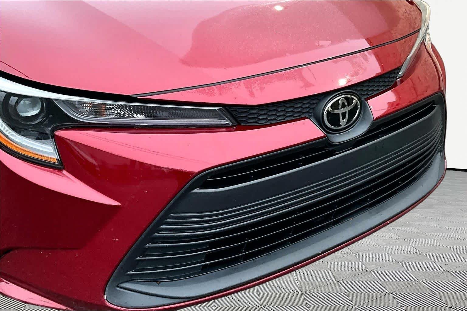 Used 2025 Ruby Flare Pearl Toyota LE image 30