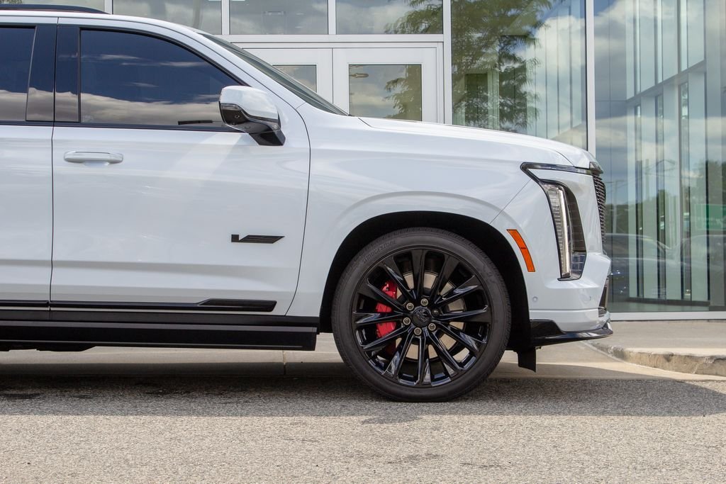 Used 2026 Vibrant White Tricoat Cadillac V-Series image 5
