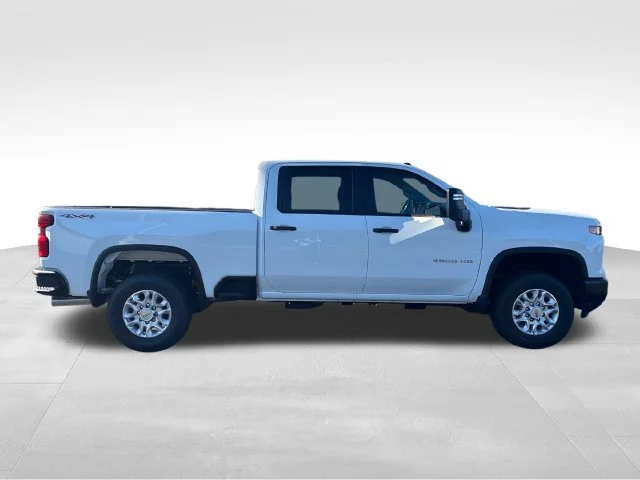 New 2026 Summit White Chevrolet WT image 6