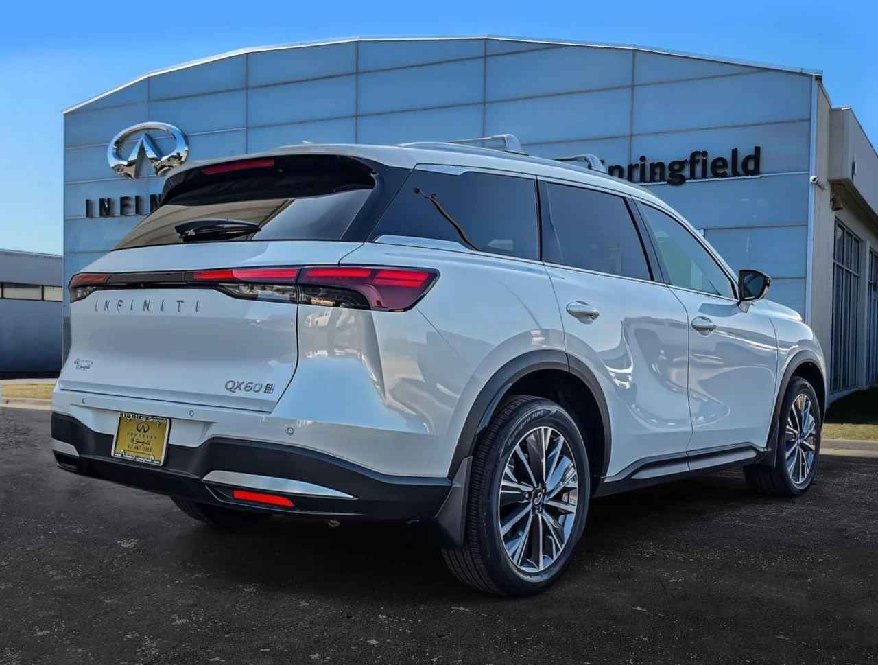 New 2027 RADIANT WHITE INFINITI Luxe AWD image 6