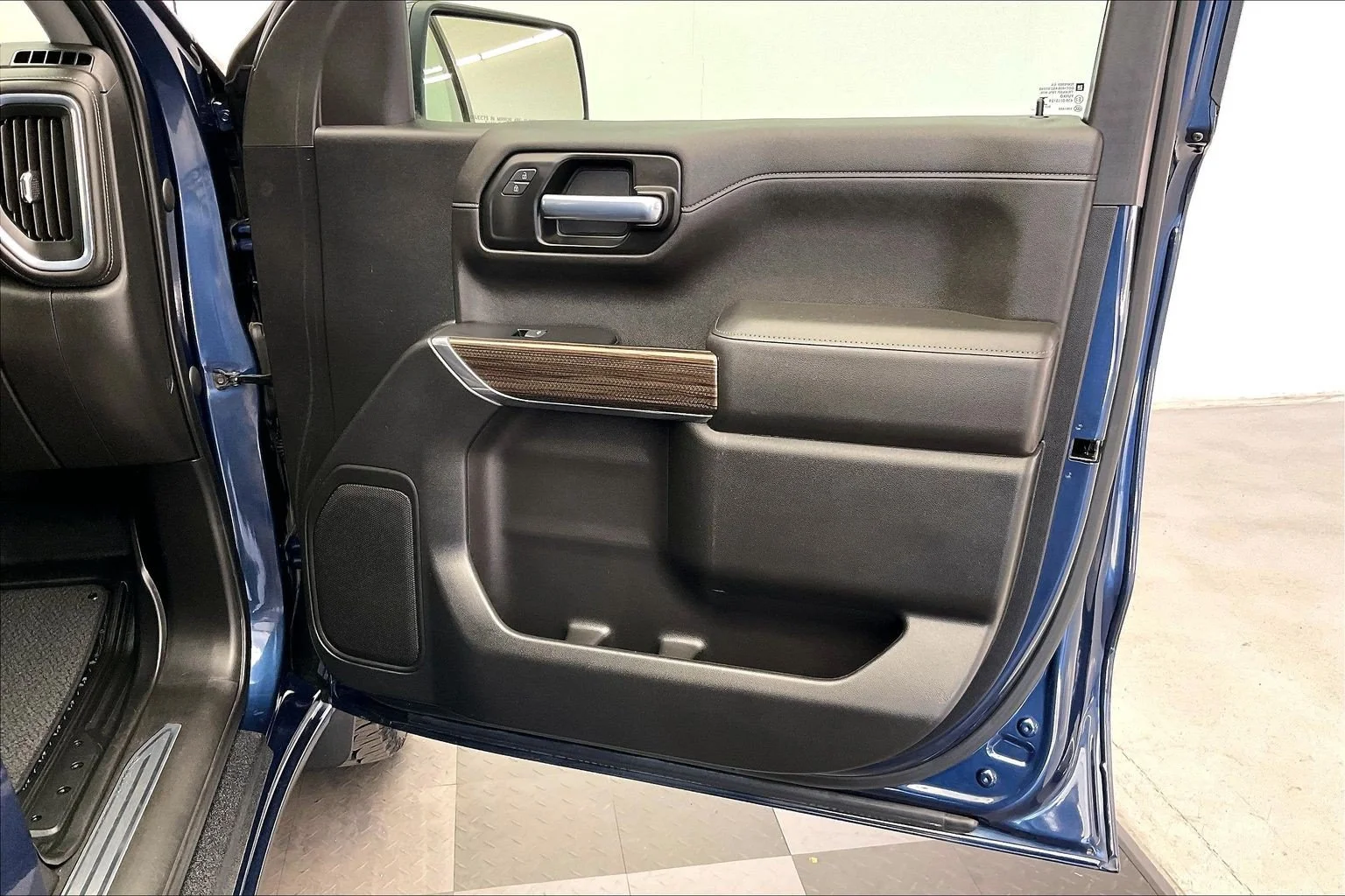 Used 2021 Northsky Blue Metallic Chevrolet RST image 26
