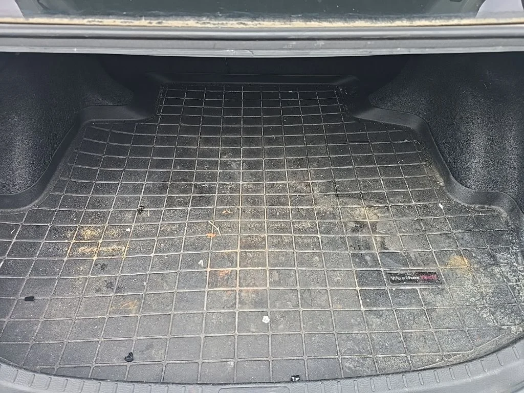 Used 2014 White Toyota L image 10