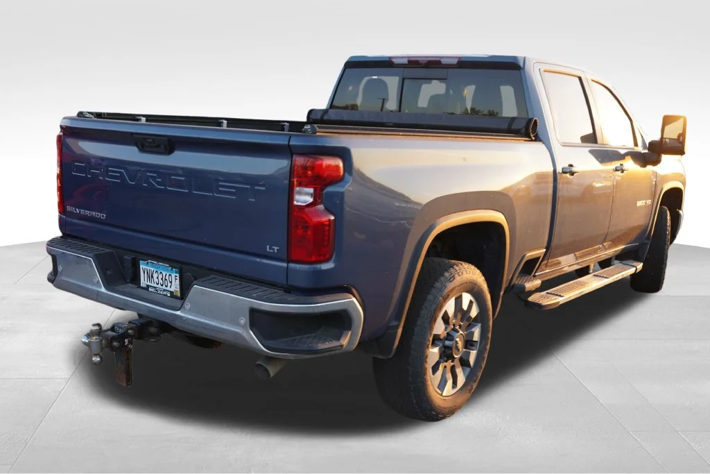 Used 2024 Lakeshore Blue Metallic Chevrolet LT image 3