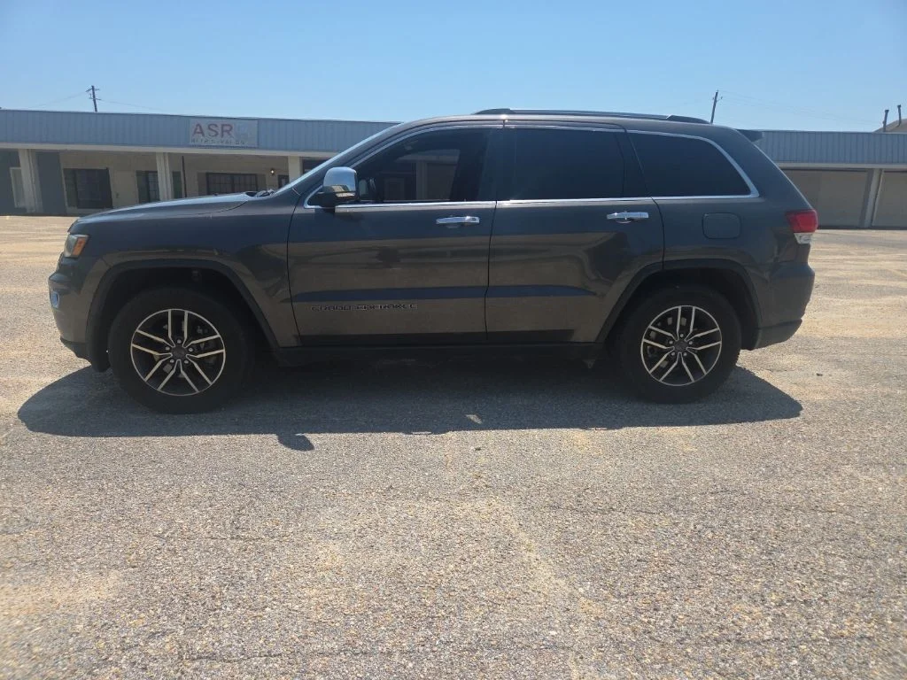 Used 2020 Gray Jeep Limited image 10