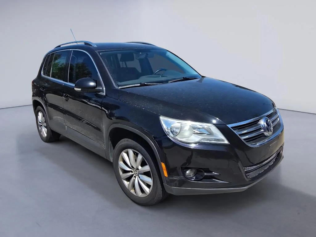 Used 2011 Deep Black Metallic Volkswagen SE 4Motion image 7