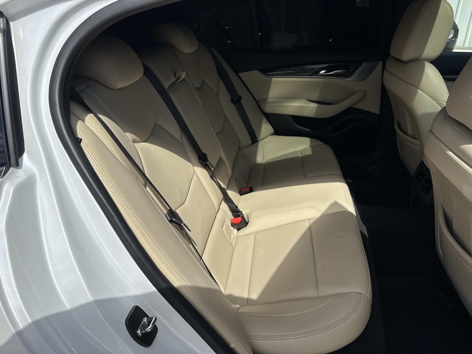 Used 2021 Crystal White Tricoat Cadillac Premium Luxury image 9