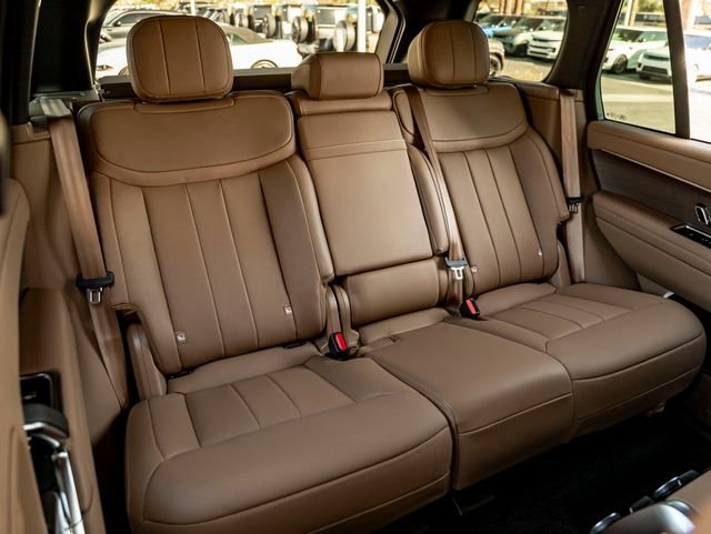 New 2026 Belgravia Green Land Rover SE image 33