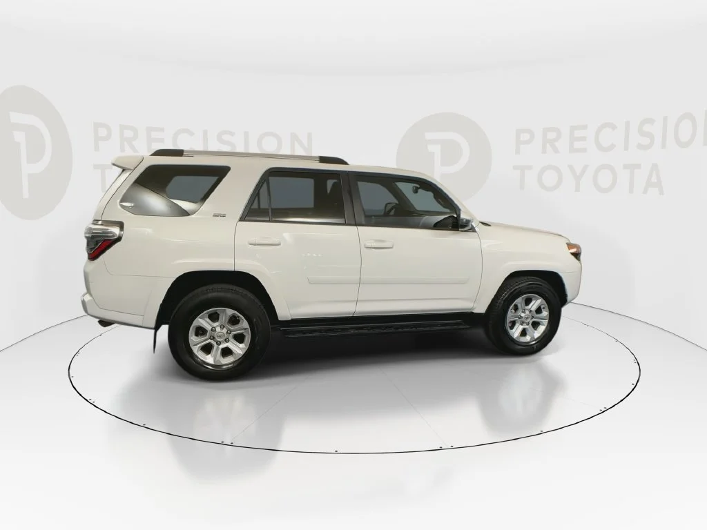 Used 2022 White Toyota SR5 image 23