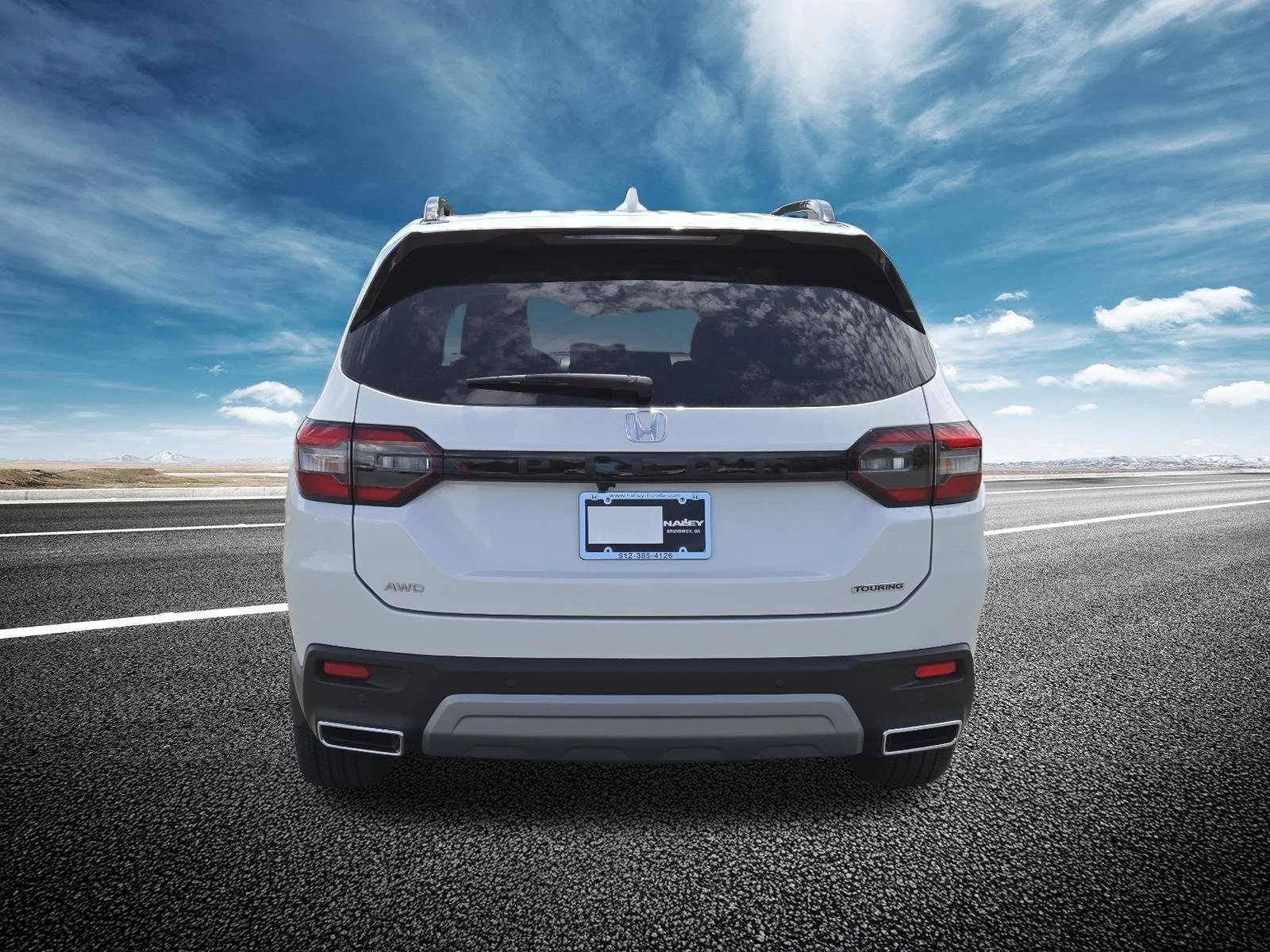 Used 2025 Platinum White Pearl Honda Touring AWD image 18
