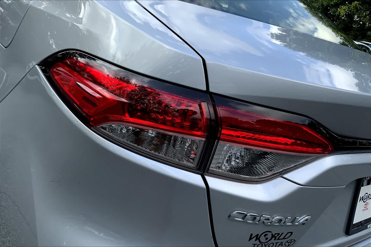 Used 2020 Classic Silver Metallic Toyota LE image 27