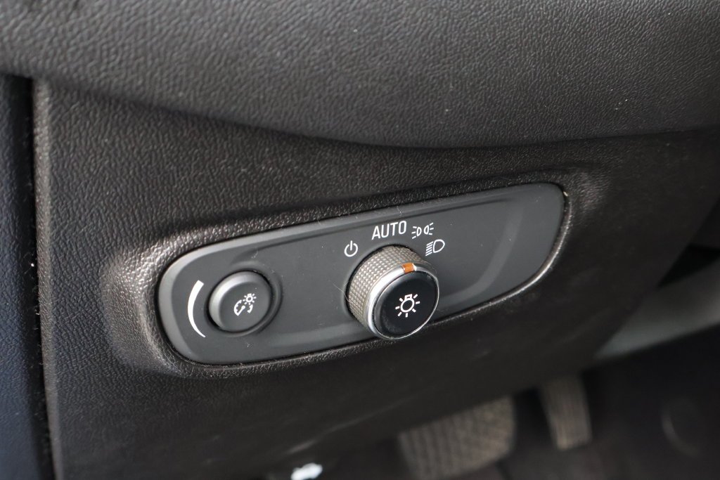 Used 2019 KINETIC BLUE METALLIC Chevrolet LT image 15