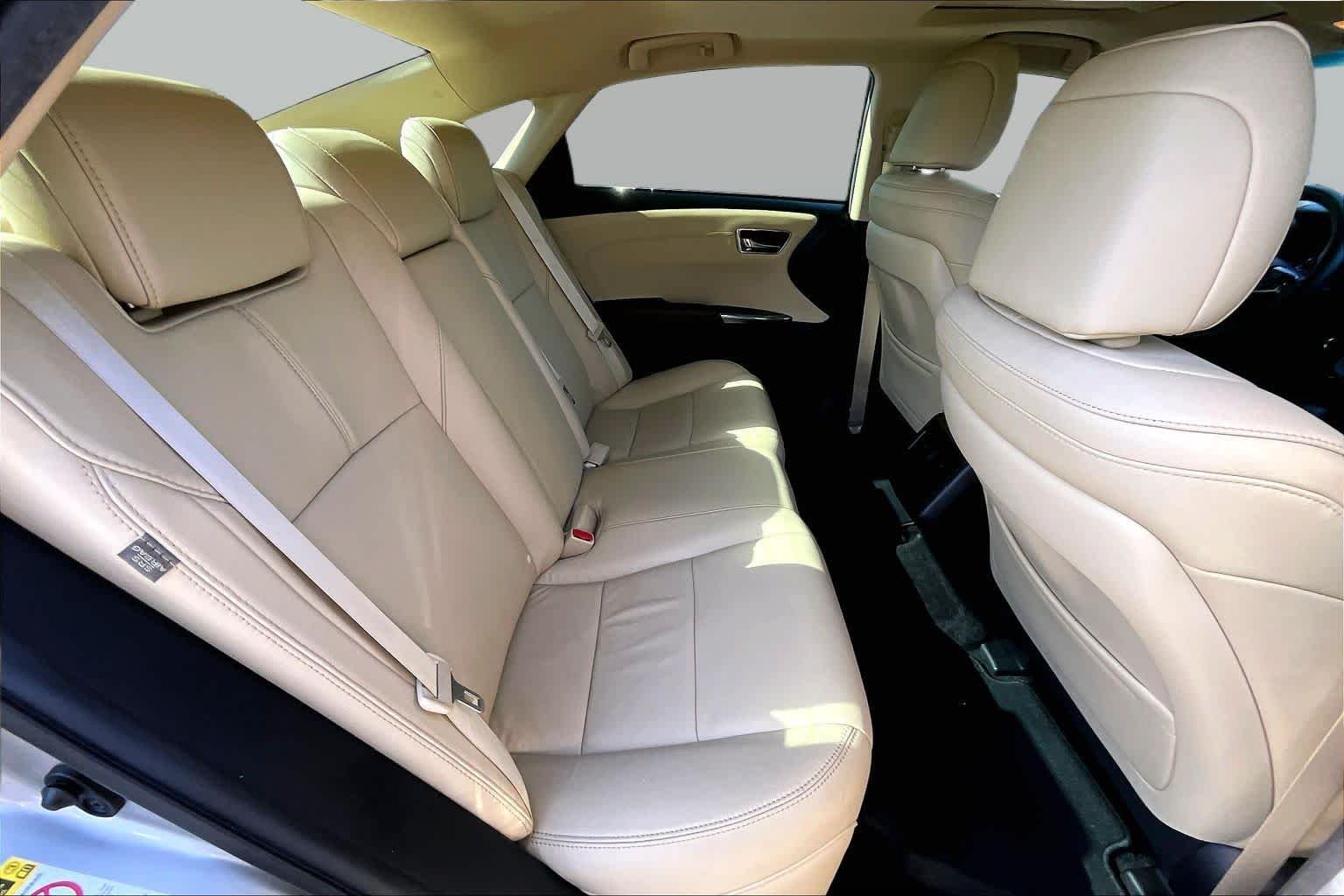 Used 2014 Creme Brulee Mica Toyota XLE image 20