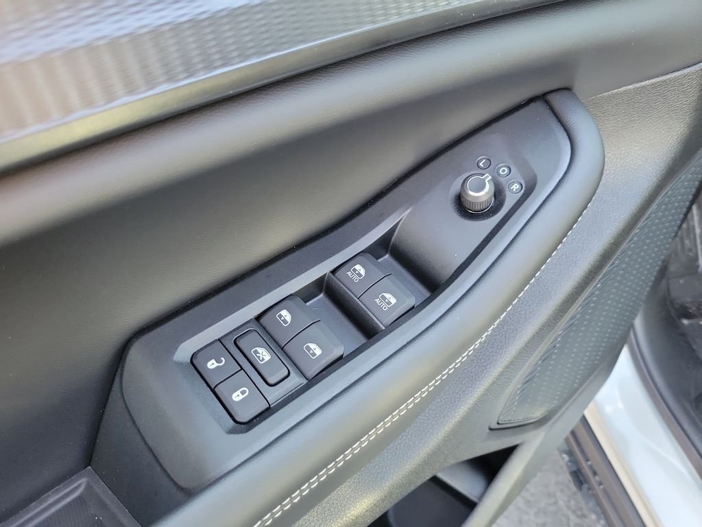 New 2026 Silver Zynith Jeep Laredo X image 19