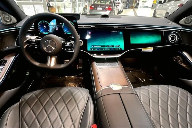 New 2027 Emerald Green Metallic Mercedes-Benz S 580 image 6