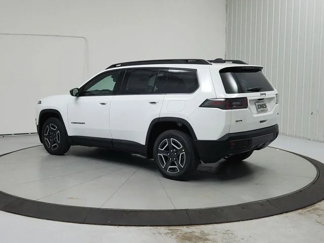New 2026 Bright White Clear-Coat Exterior Paint Jeep Laredo image 5