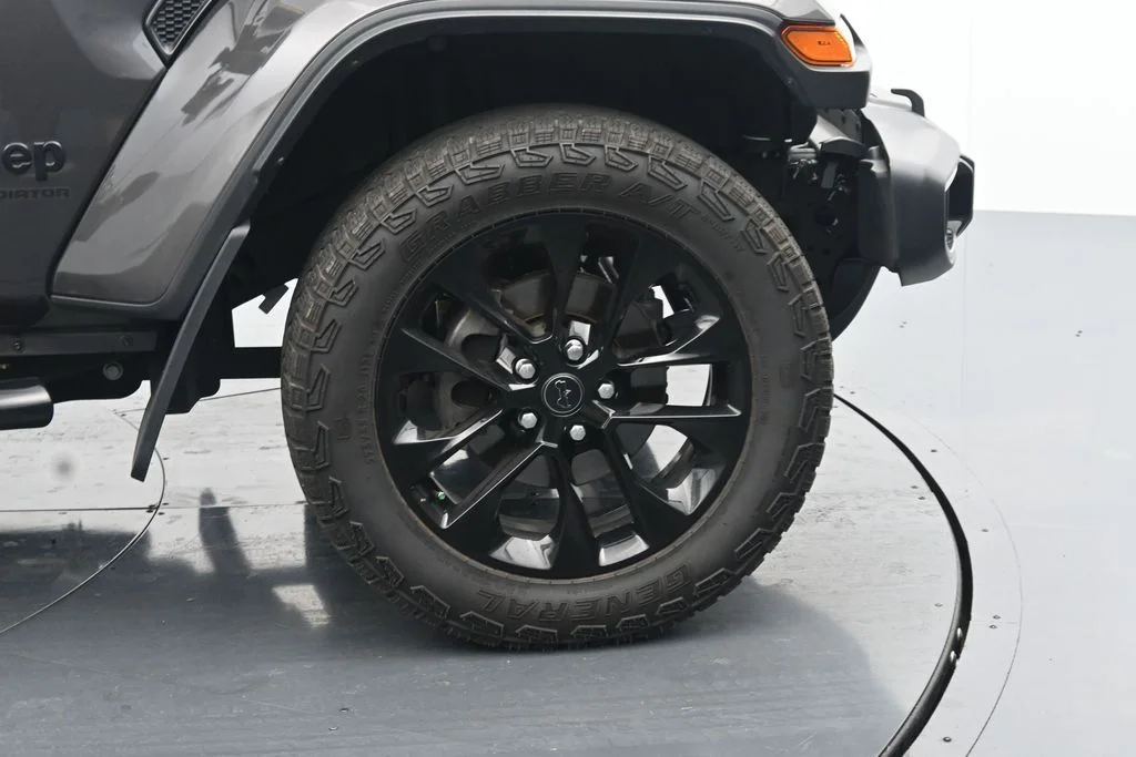 Used 2025 Gray Jeep Nighthawk image 11