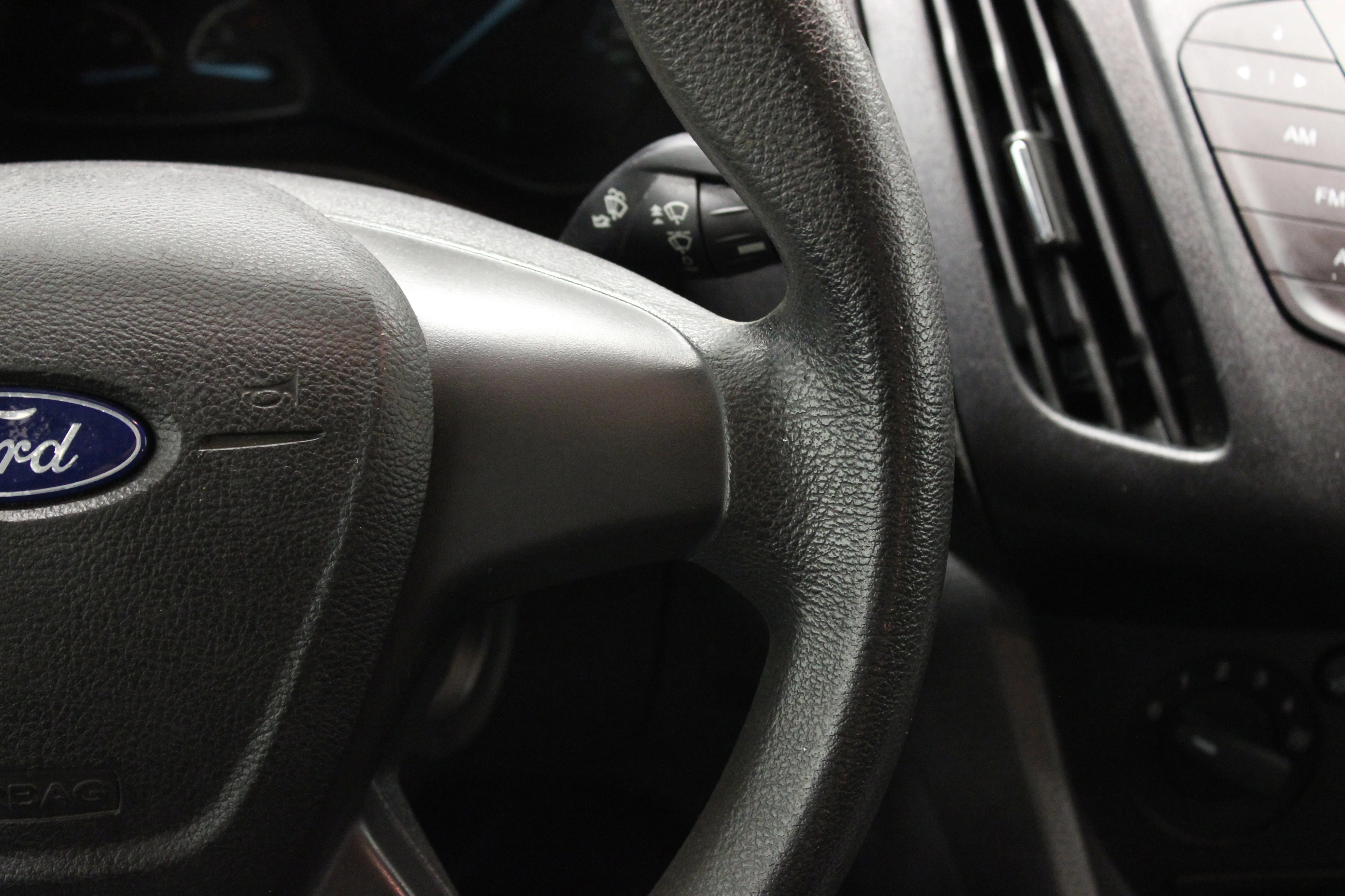Used 2015 Frozen White Ford XL image 23