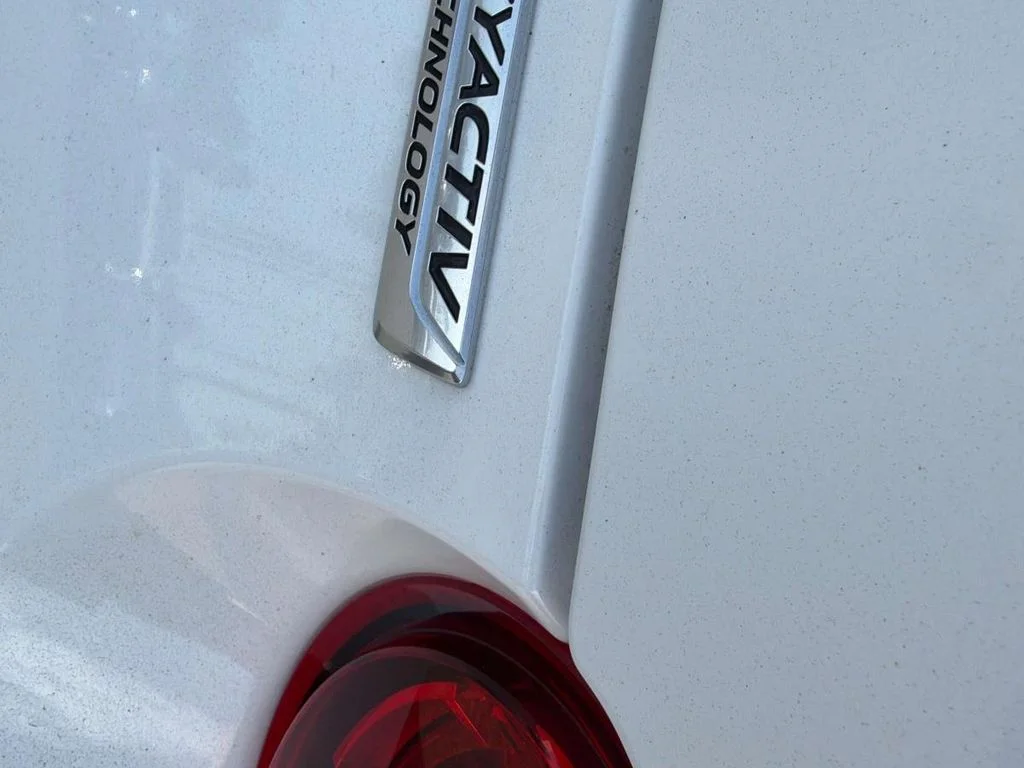 Used 2016 Arctic White Mazda Club image 5