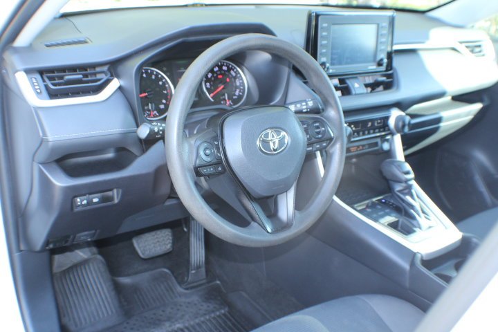 2021 Toyota RAV4 LE - Photo 7
