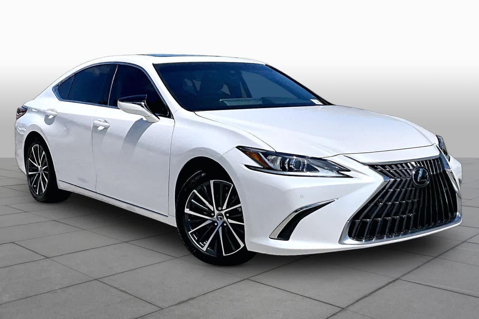 Used 2023 Eminent White Pearl Lexus  image 3