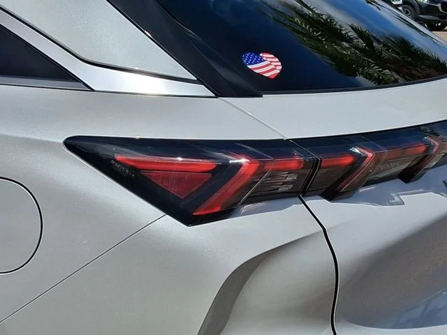 New 2027 RADIANT WHITE INFINITI Luxe AWD image 8