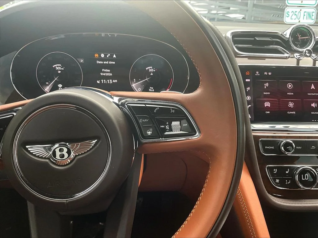 Used 2021 Midnight Emerald Bentley V8 image 12
