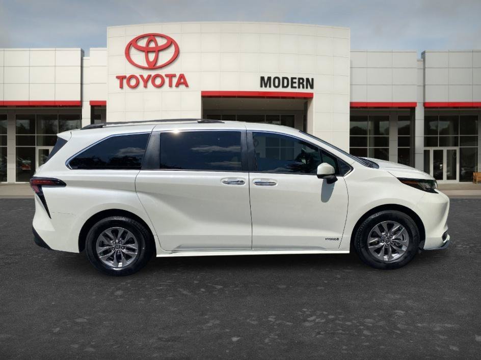 Used 2021 Blizzard Pearl Toyota XLE image 4