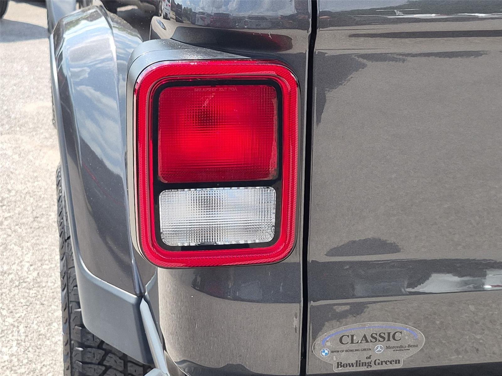 Used 2020 Granite Crystal Metallic Clearcoat Jeep Sport S image 12