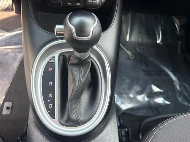 Used 2015 Bright Silver Kia  image 19