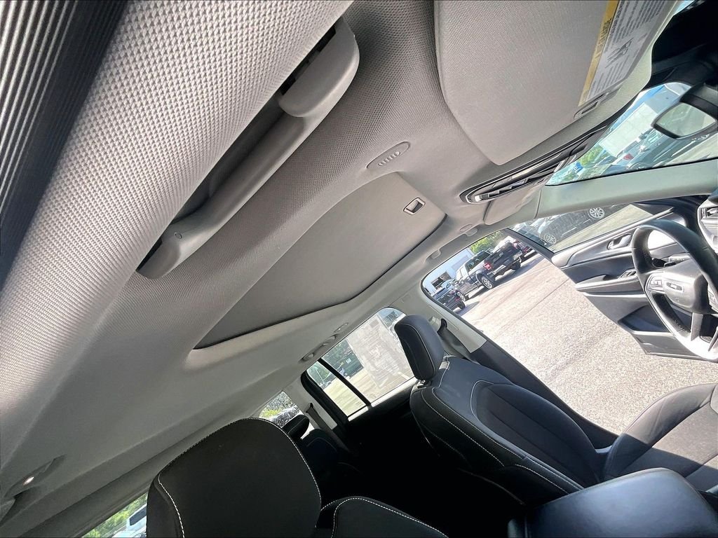 Used 2023 Silver Metallic Ford XLT image 22