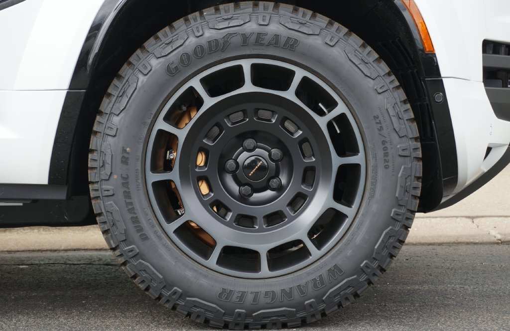 New 2026 Fuji White Land Rover OCTA image 8