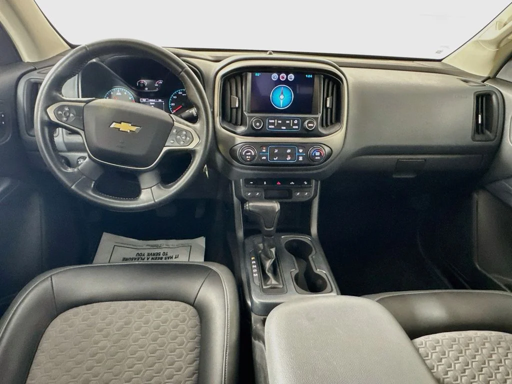 Used 2015 White Chevrolet Z71 image 26
